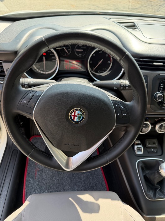 Alfa Romeo Giulietta 1.6 JTDM Distinctive - immagine 7