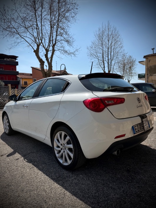 Alfa Romeo Giulietta 1.6 JTDM Distinctive - immagine 10