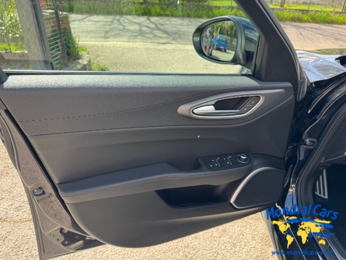 Alfa Romeo Giulia 12/2021 2.2 t Veloce Q4 210 cv auto - immagine 9