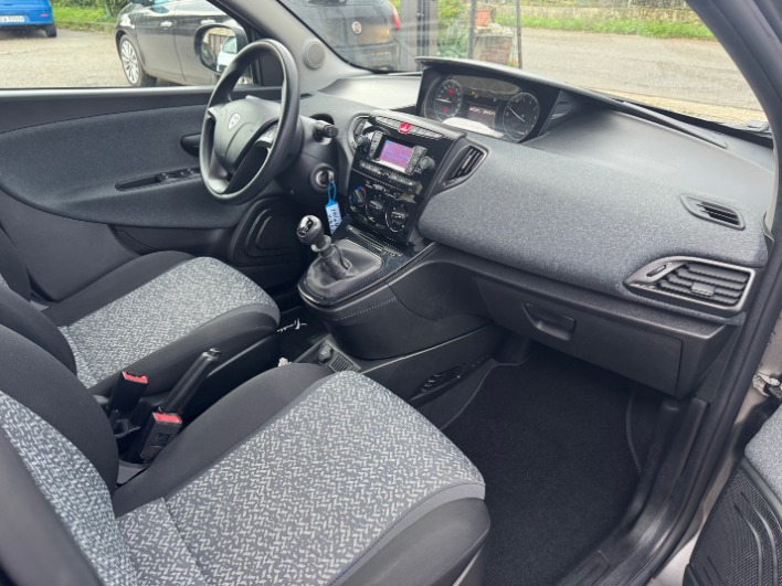 Lancia Ypsilon Ypsilon III 1.0 hybrid Silver -- PROMOZIONE -- - immagine 2