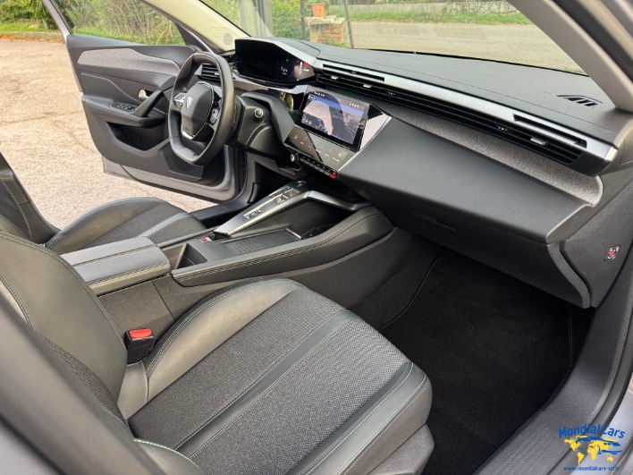 Peugeot 308 III 2022 SW SW 1.5 bluehdi Allure s - immagine 12