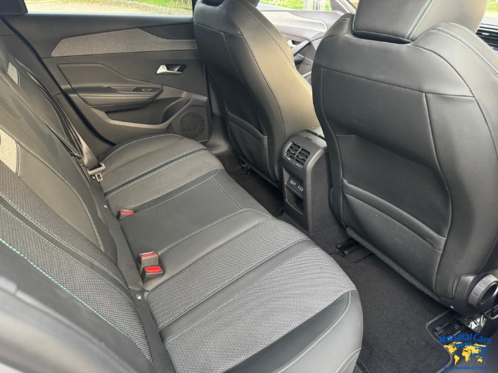 Peugeot 308 III 2022 SW SW 1.5 bluehdi Allure s - immagine 13