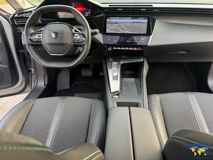 Peugeot 308 III 2022 SW SW 1.5 bluehdi Allure s - immagine 14