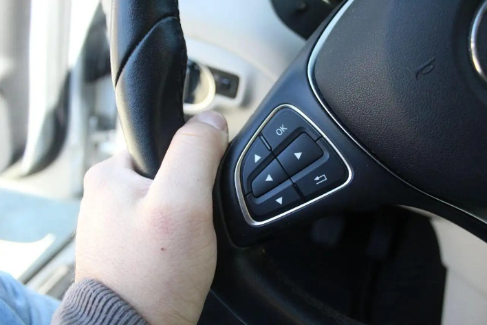 Mercedes-Benz GLA 180 d Premium - immagine 2