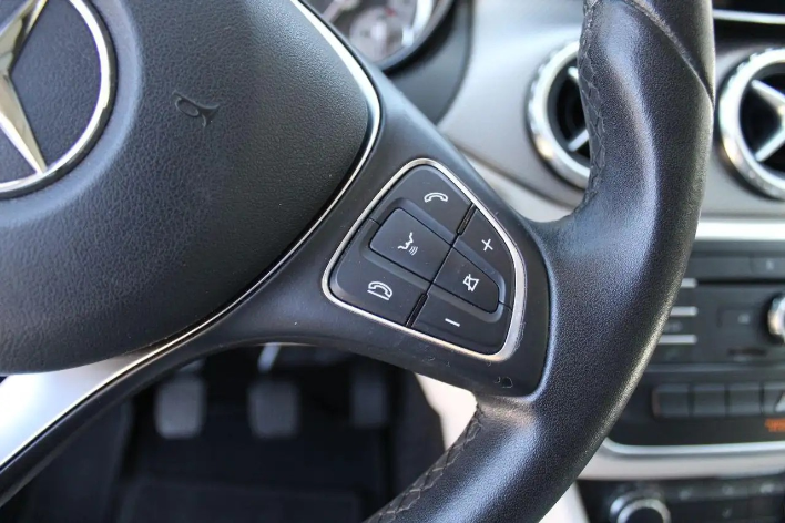 Mercedes-Benz GLA 180 d Premium - immagine 1