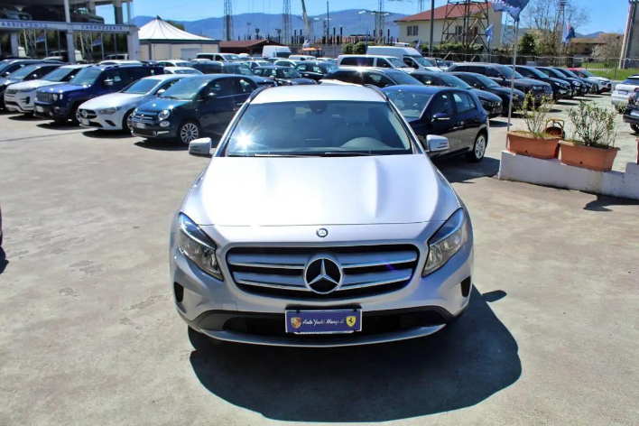 Mercedes-Benz GLA 180 d Premium - immagine 15