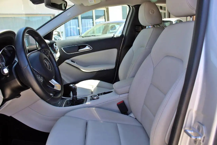 Mercedes-Benz GLA 180 d Premium - immagine 8