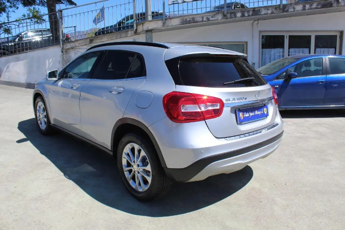 Mercedes-Benz GLA 180 d Premium - immagine 10