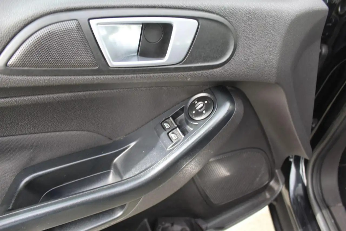 Ford Fiesta 1.4 5p. Bz. GPL Titanium - immagine 10