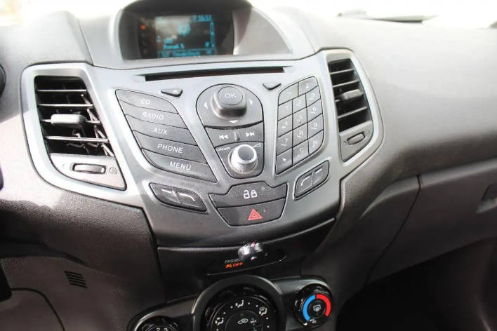 Ford Fiesta 1.4 5p. Bz. GPL Titanium - immagine 4