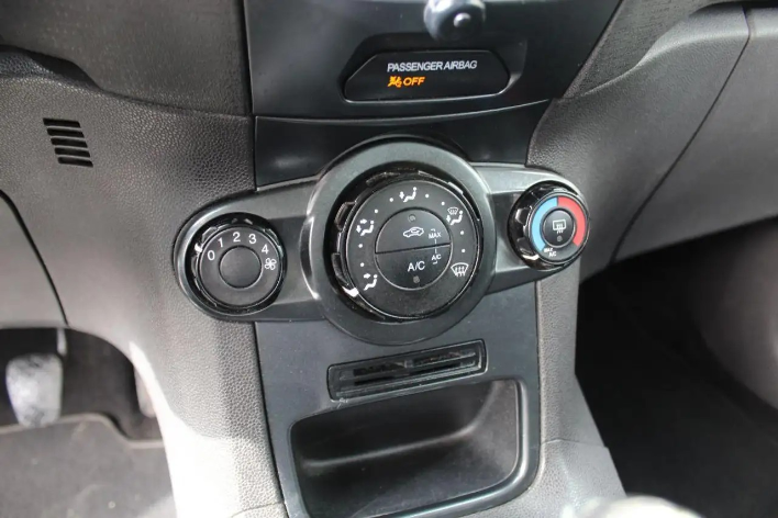 Ford Fiesta 1.4 5p. Bz. GPL Titanium - immagine 3