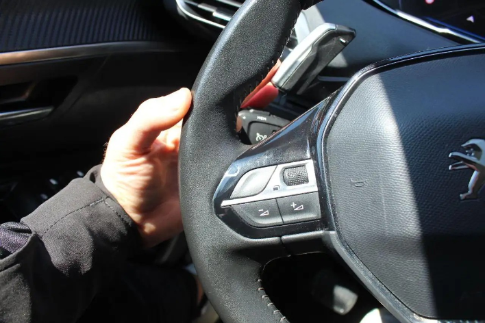 Peugeot 3008 BlueHDi 130 EAT8 S&S Business - immagine 2