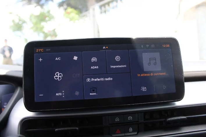 Jeep Avenger 1.2 Turbo 100 CV Summit - immagine 1