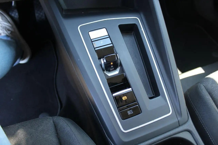 Volkswagen Golf VIII 1.0 etsi evo Life 110cv dsg - immagine 3