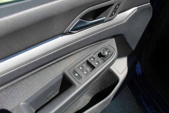 Volkswagen Golf VIII 1.0 etsi evo Life 110cv dsg - immagine 8