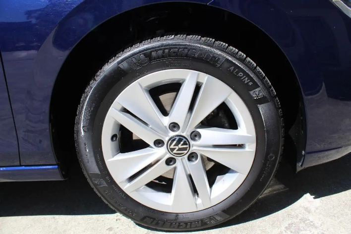 Volkswagen Golf VIII 1.0 etsi evo Life 110cv dsg - immagine 12