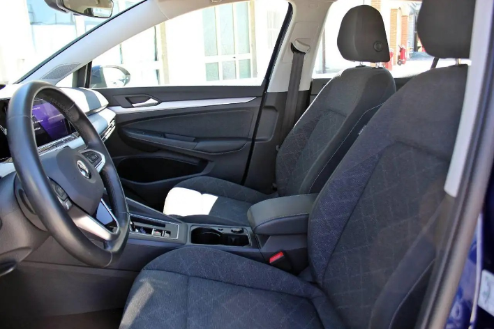 Volkswagen Golf VIII 1.0 etsi evo Life 110cv dsg - immagine 7