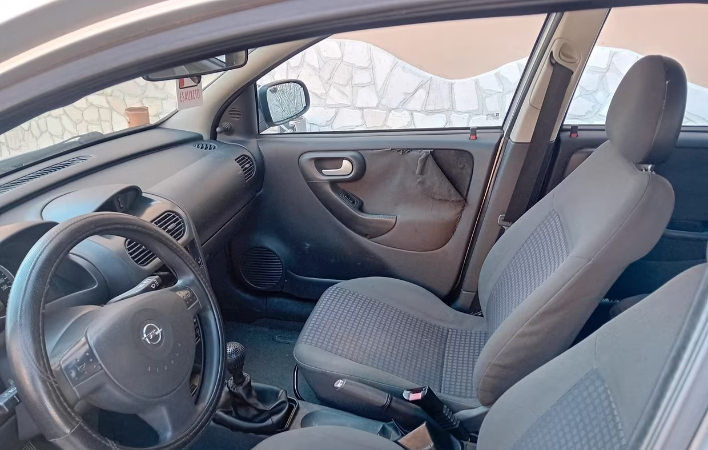 Opel Corsa 1.7 16V DTI cat 5 porte Club - immagine 6