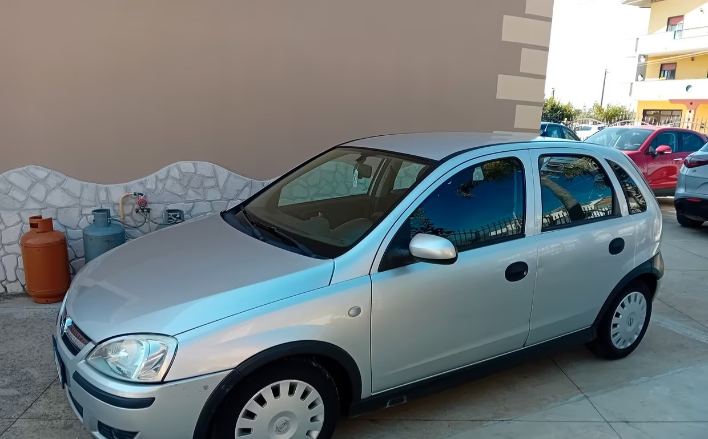 Opel Corsa 1.7 16V DTI cat 5 porte Club - immagine 3