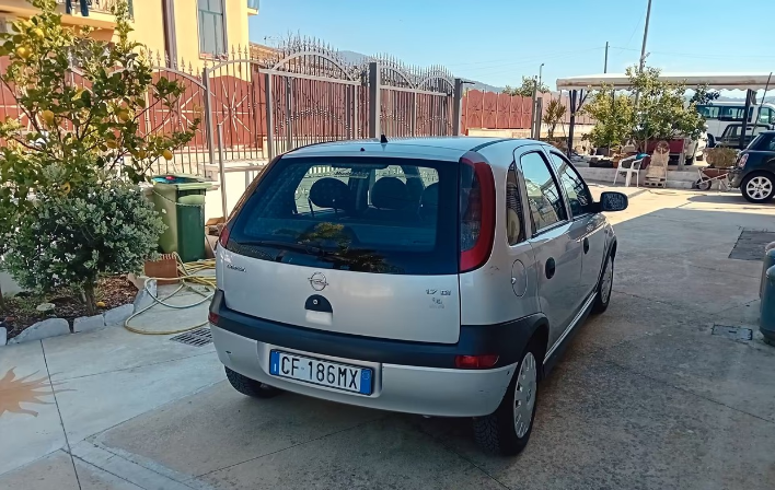 Opel Corsa 1.7 16V DTI cat 5 porte Club - immagine 2