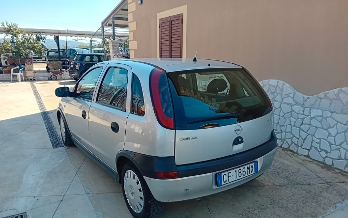 Opel Corsa 1.7 16V DTI cat 5 porte Club - immagine 4