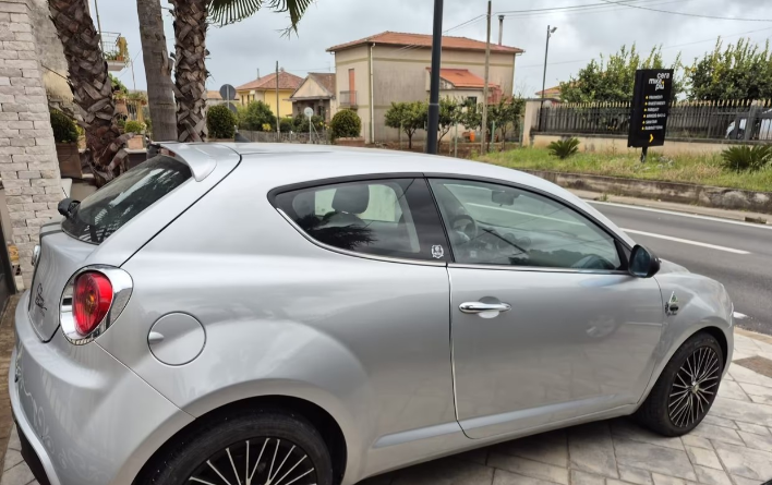 Alfa Romeo MiTo 1.3 JTDm 85 CV S&S Distinctive - immagine 1