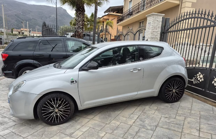 Alfa Romeo MiTo 1.3 JTDm 85 CV S&S Distinctive - immagine 10