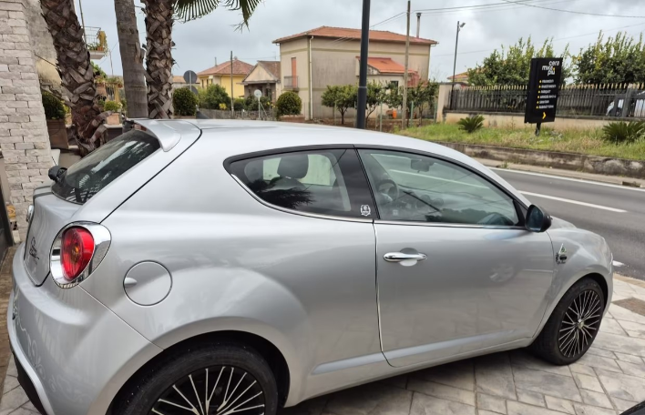 Alfa Romeo MiTo 1.3 JTDm 85 CV S&S Distinctive - immagine 1