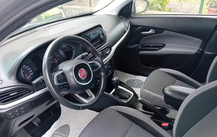 Fiat Tipo 1.6 Mjt 4 porte Lounge - immagine 1