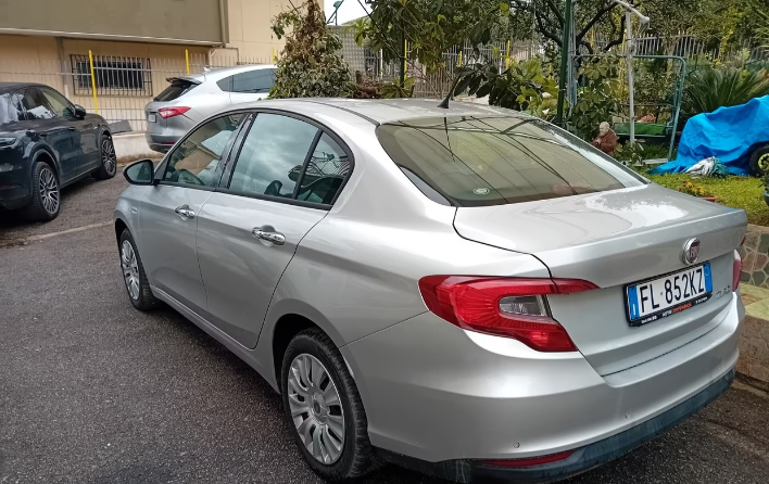 Fiat Tipo 1.6 Mjt 4 porte Lounge - immagine 4