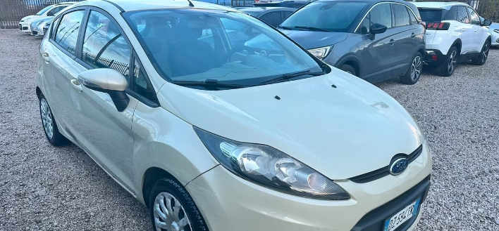 Ford Fiesta 1.2 82 CV 5 porte Titanium - immagine 2