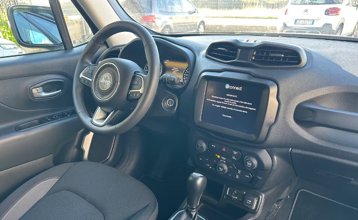 Jeep Renegade 1.5 Turbo T4 MHEV Limited - immagine 8