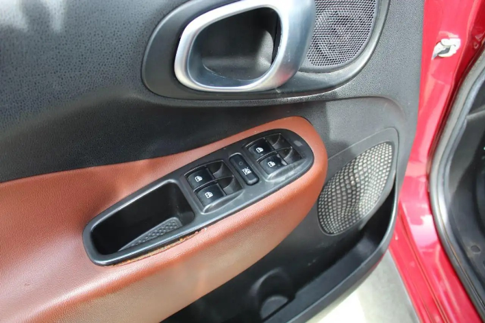 Fiat 500L 1.6 Multijet 105 CV Trekking - immagine 8