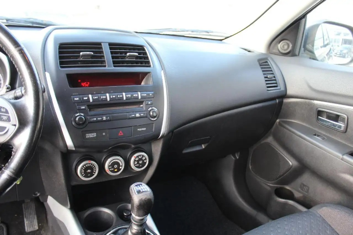Mitsubishi ASX 1.8 DI-D 150 CV 4WD Invite - immagine 3