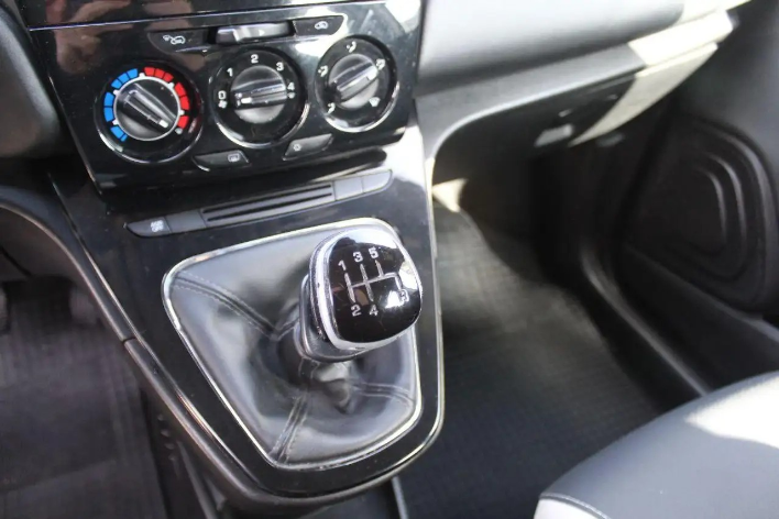 Lancia Ypsilon 1.2 69 CV 5 porte Elefantino - immagine 2