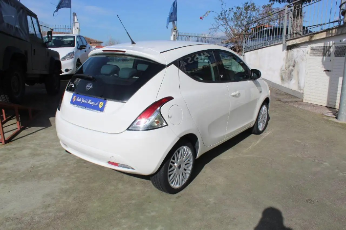 Lancia Ypsilon 1.2 69 CV 5 porte Elefantino - immagine 11