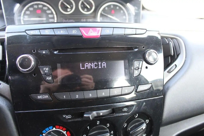 Lancia Ypsilon 1.2 69 CV 5 porte Elefantino - immagine 4