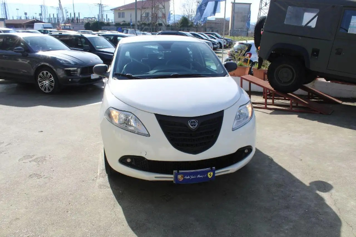 Lancia Ypsilon 1.2 69 CV 5 porte Elefantino - immagine 12
