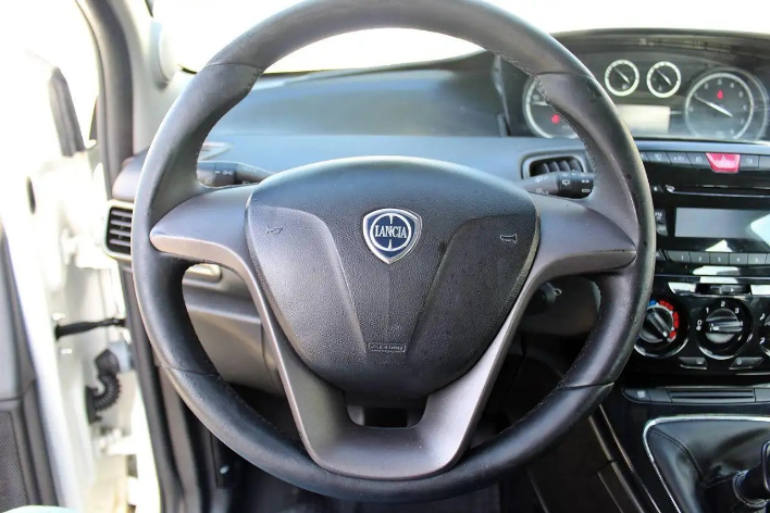 Lancia Ypsilon 1.2 69 CV 5 porte Elefantino - immagine 6