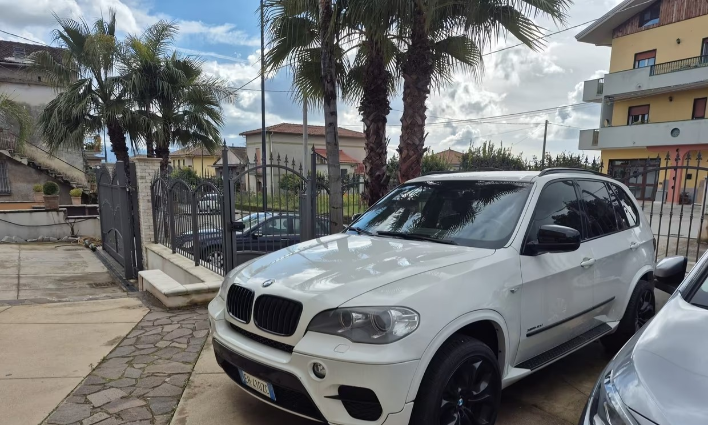 Bmw X5 xDrive40d Futura - immagine 15