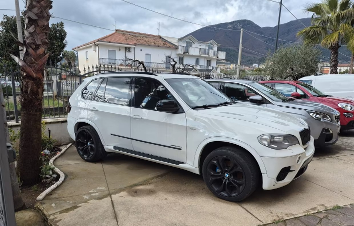 Bmw X5 xDrive40d Futura - immagine 13