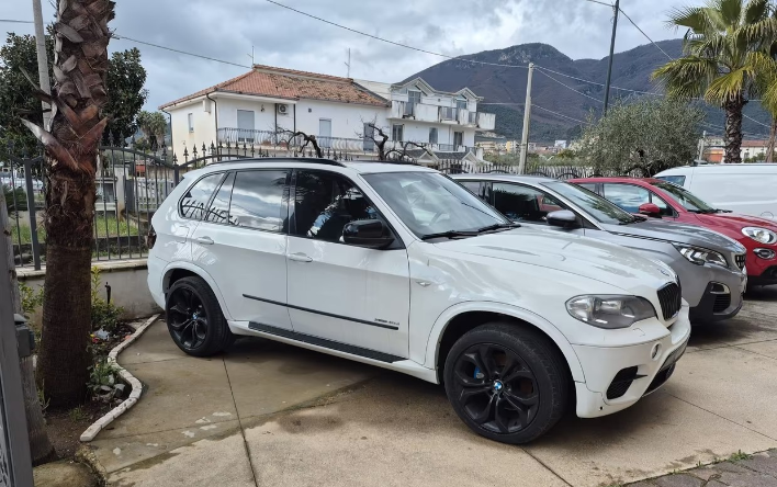 Bmw X5 xDrive40d Futura - immagine 14