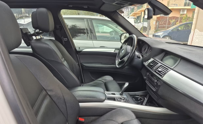Bmw X5 xDrive40d Futura - immagine 10