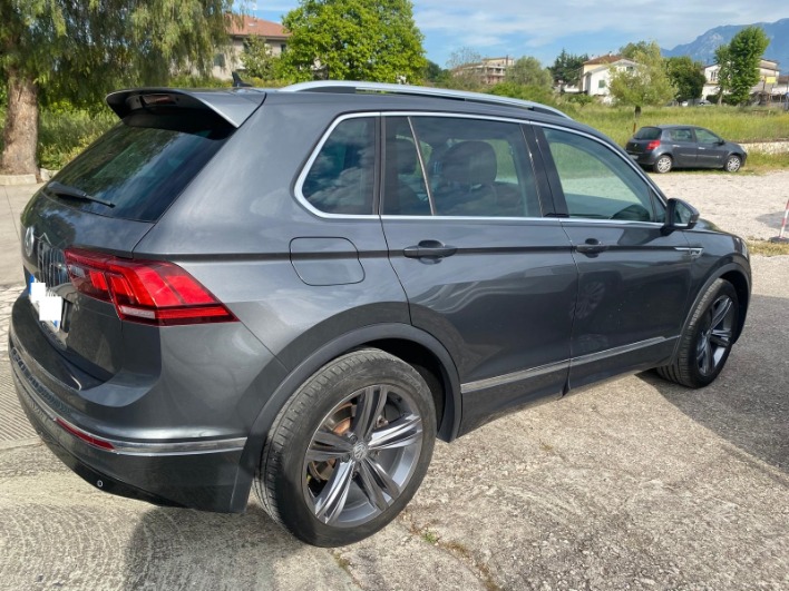"Disponibile" Volkswagen Tiguan Sport  RLine Exterior 1.6 TDI 116 CV - immagine 5