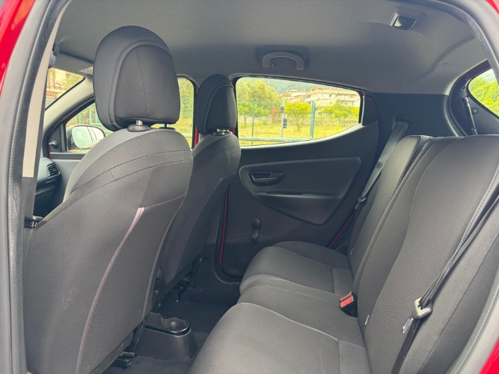 Lancia Ypsilon 1.2 Silver 69cv unico proprietario - immagine 5