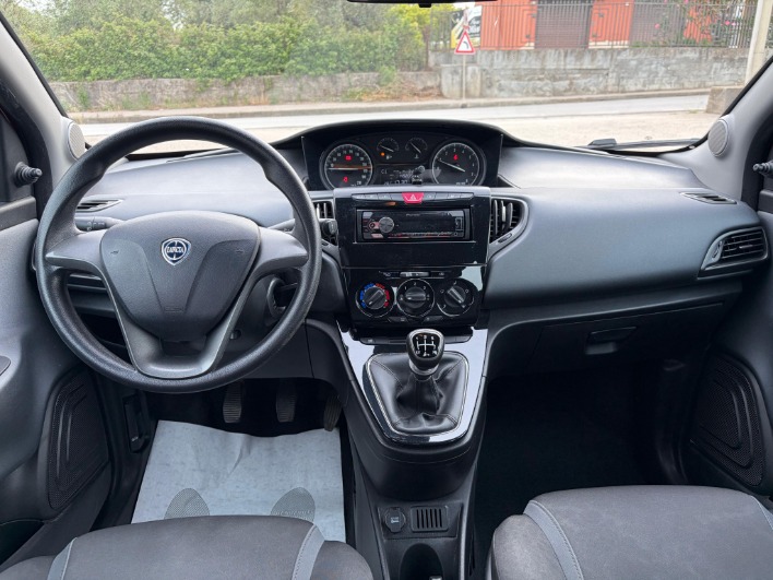 Lancia Ypsilon 1.2 Silver 69cv unico proprietario - immagine 3