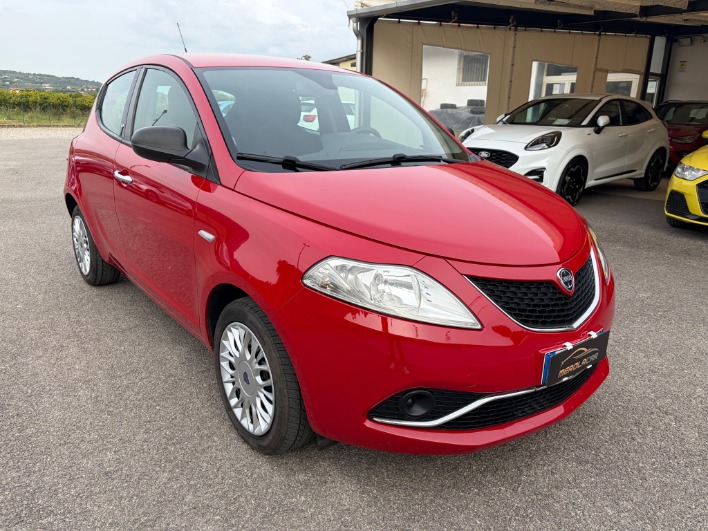 Lancia Ypsilon 1.2 Silver 69cv unico proprietario - immagine 7