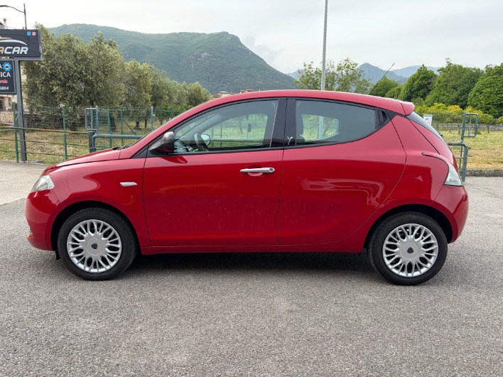 Lancia Ypsilon 1.2 Silver 69cv unico proprietario - immagine 12