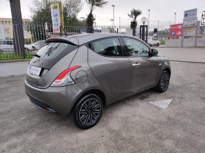 Lanci Ypsilon - immagine 3