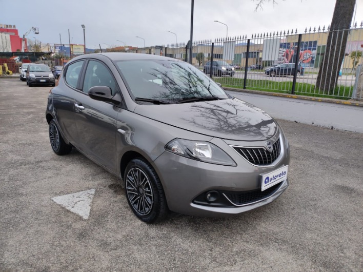 Lanci Ypsilon - immagine 1